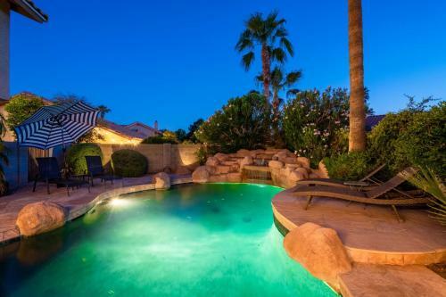 Premier Hosts Present Scottsdale Luxury Oasis With Lagoon Pool