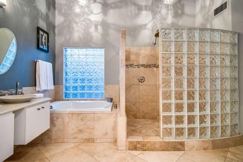 Luxury Modern Home Whtd Pool In North Scottsdale