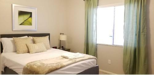 Phoenix I, Minutes To Airport And Downtown