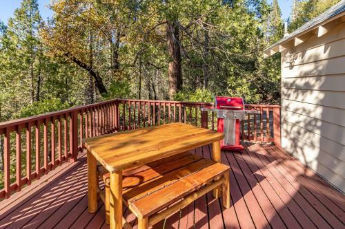 The Cottage At Bass Lake