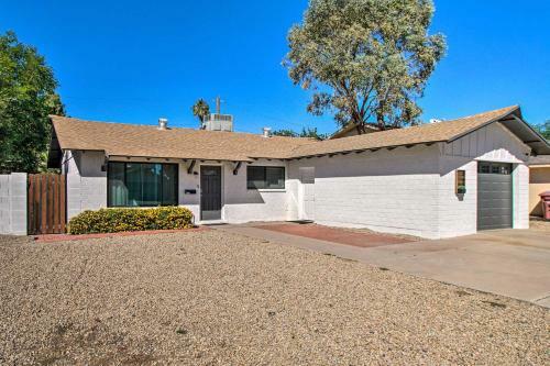 Stylish Scottsdale Oasis Close To Old Town!
