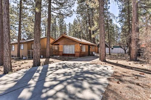 Peaceful Tiny Cabin About 3 Mi To Big Bear Lake!