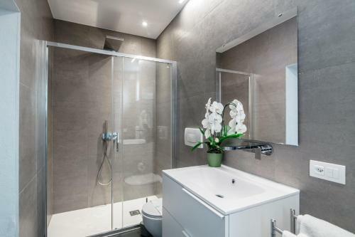 Villa Maraini Lake View - Sauna & Jacuzzi