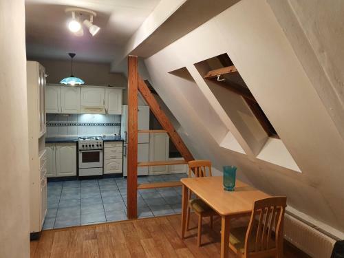 Apartamento Podkrovni Byt Holy?ov 2