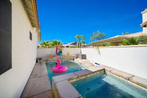 Villa With Private Pool And Jacuzzi Gameroom Walk To Festivals