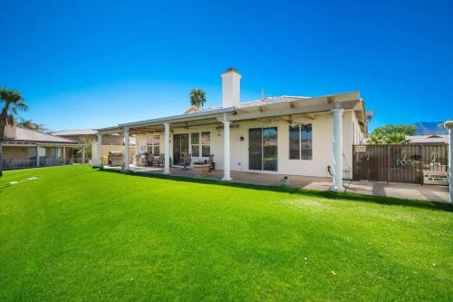 Villa With Private Pool And Jacuzzi Gameroom Walk To Festivals