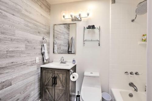 Luxury Mountain View Retreat Central Location!