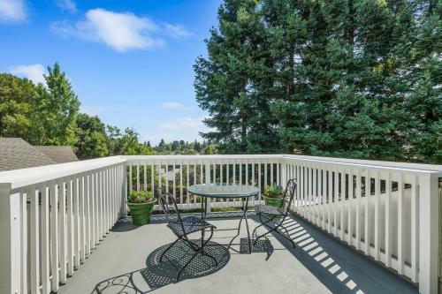 The Oxbow House - Designer 3bd/2ba Home