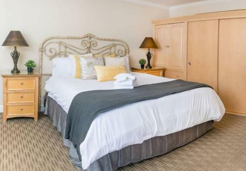 Apartamento Top King Suite 40% Off: Full Kitchen, Peaceful Views