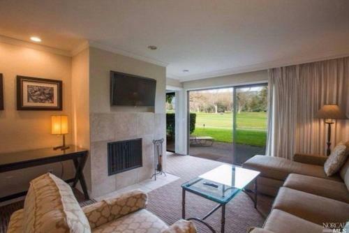 Apartamento ? Gorgeous 1 Bd Apt, Million $ View On Golf Course ?