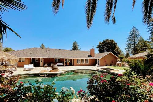 Private Mountain Retreat With Pool And Mini-golf