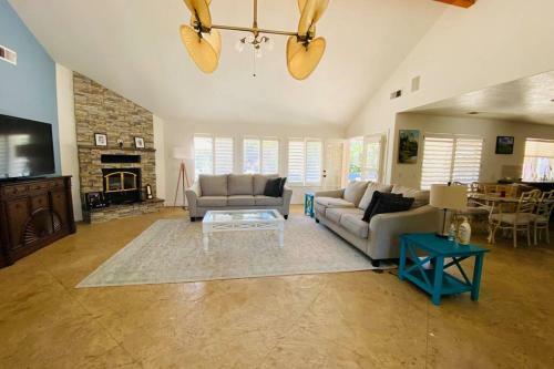 Private Mountain Retreat With Pool And Mini-golf