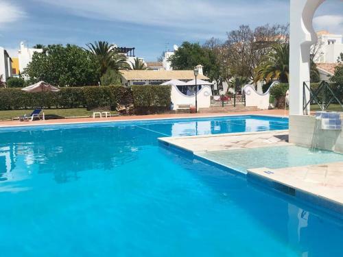 Villa C/ Piscina Pr�xima Da Praia