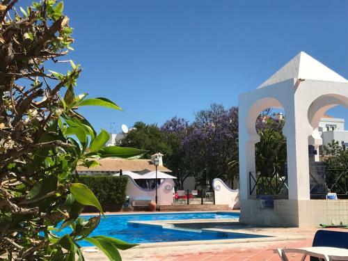 Villa C/ Piscina Pr�xima Da Praia