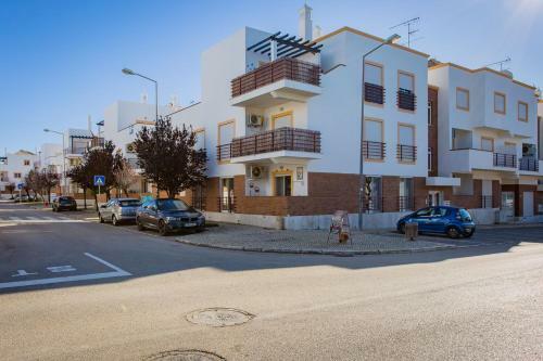 Authentic 2bdr Apartment W/pool By Lovelystay