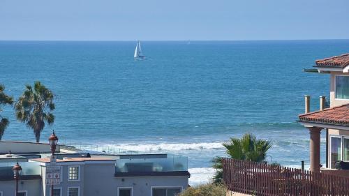 Private Home Ocean View, Air-conditioned Just Steps To The Beach