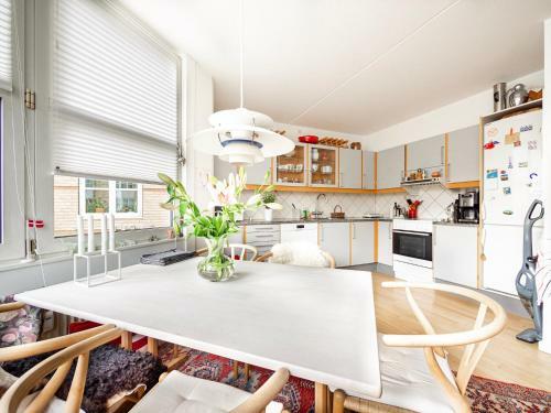 Bright Apartment With Access To A Huge Terrace
