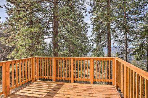 Two Bears Retreat - Scenic Cabin With Views!