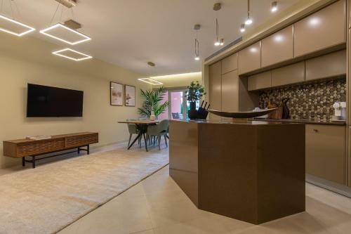 Deluxe 2bdr Apartment In Carcavelos By Lovelystay