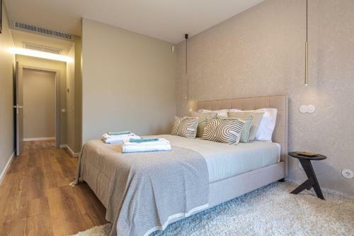 Deluxe 2bdr Apartment In Carcavelos By Lovelystay