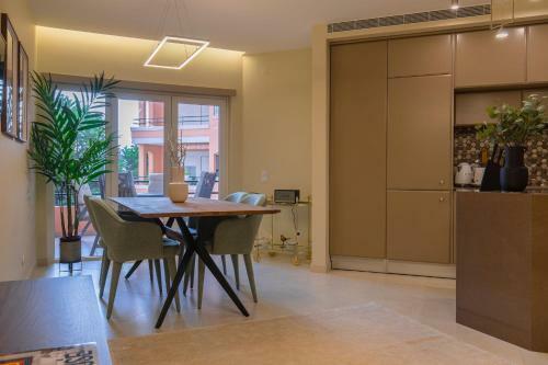 Deluxe 2bdr Apartment In Carcavelos By Lovelystay