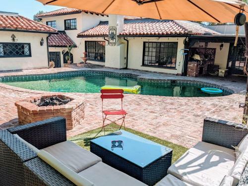 Hostal Mediterranean Chic Home With Pool & Bbq - 3 Br/2ba