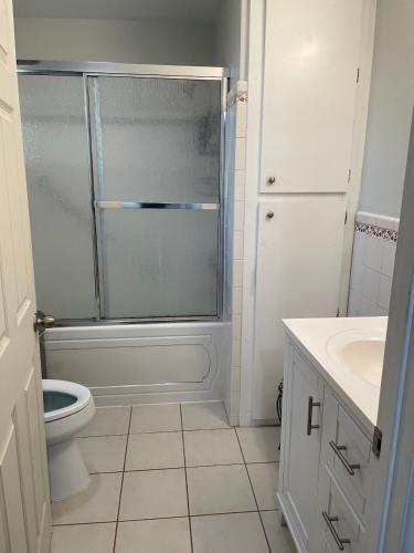 Private Room In La W/ Wifi & Shared Kitchen.