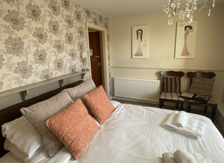 Hostal Plumpton Court