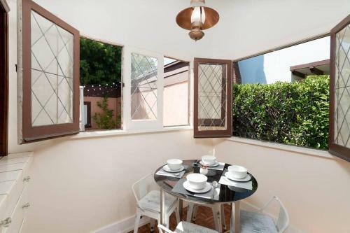 Hollywood - King Beds - Large Patio
