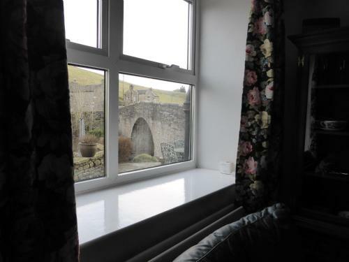 Bridge Cottage, Bainbridge, With Riverside Garden!