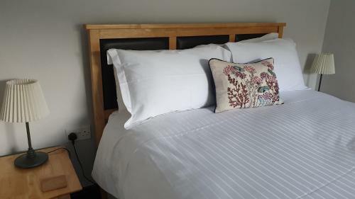 Bridge Cottage, Bainbridge, With Riverside Garden!