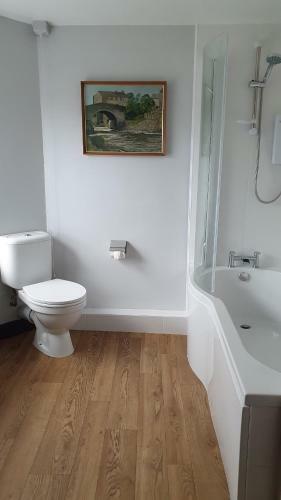 Bridge Cottage, Bainbridge, With Riverside Garden!