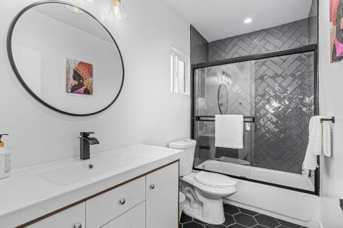 Hostal Downtown La Stylish Suites