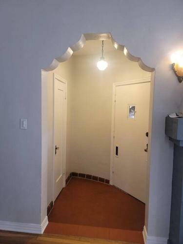 Hostal Hollywood Spanish Villa Balcony Room Suite