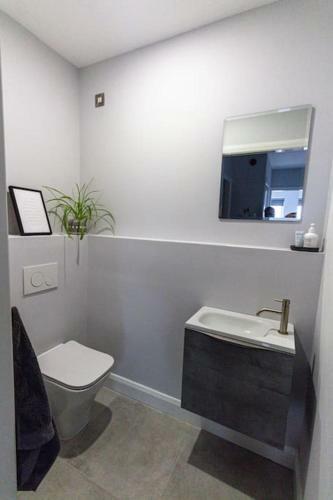 Causeway Coast Beach Front Ballycastle Apartment - 16