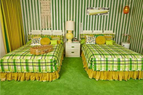 The Establishment, Quintessential 1969 Villa