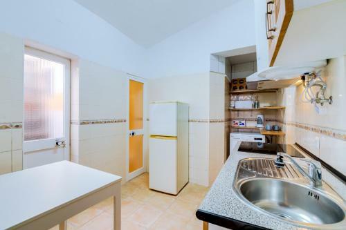 Trem - Located In Old City - Faro