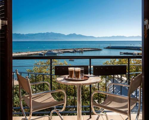 Posada Akroyali Seafront Retreat - Charming Suites