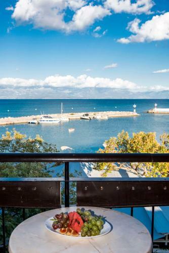 Posada Akroyali Seafront Retreat - Charming Suites