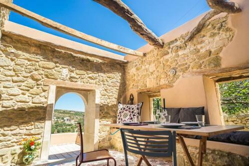 Joy: Artist's Stone House With Countryside Views