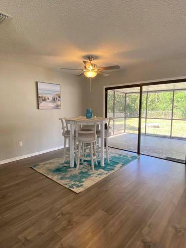 Great Getaway Home. Close To Shopping And Beaches