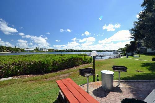 New Updated Siesta Key Vacation Rental With Heated Pool Access