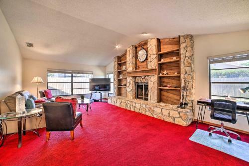 Relaxing Tampa Abode With Screened Lanai And Pool
