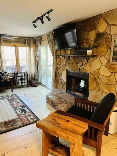 New!creek Front Cabin W/ Kingbed/firepit/fireplace