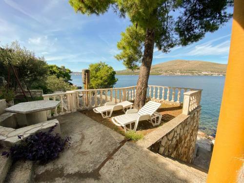 Seaview & Beachfront Apartments Jakov