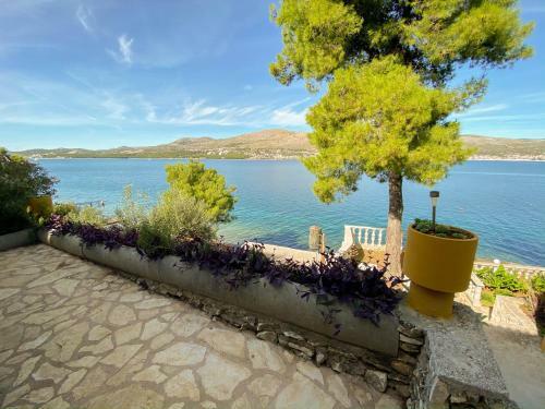Seaview & Beachfront Apartments Jakov