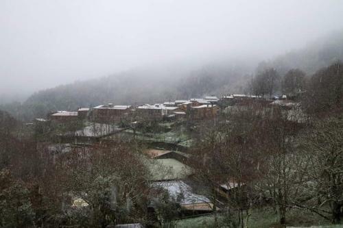 Casa Catraia Gondramaz No Pulm�o Da Serra Da Lous�