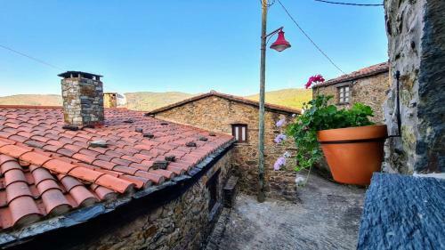 Casa Catraia Gondramaz No Pulm�o Da Serra Da Lous�