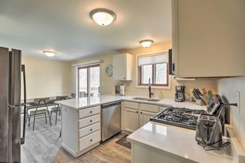 Renovated Home With Deck, Steps To State Park!