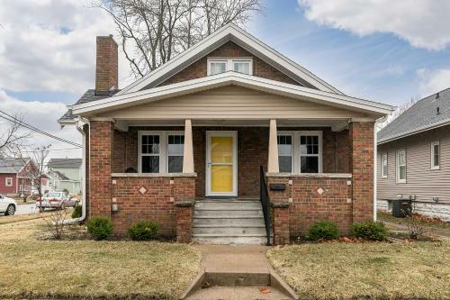 Quaint Cedar Rapids Home - 1 5 Mi To Downtown
